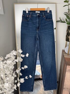 Abercrombie & Fitch The 90s Straight Ultra High Rise